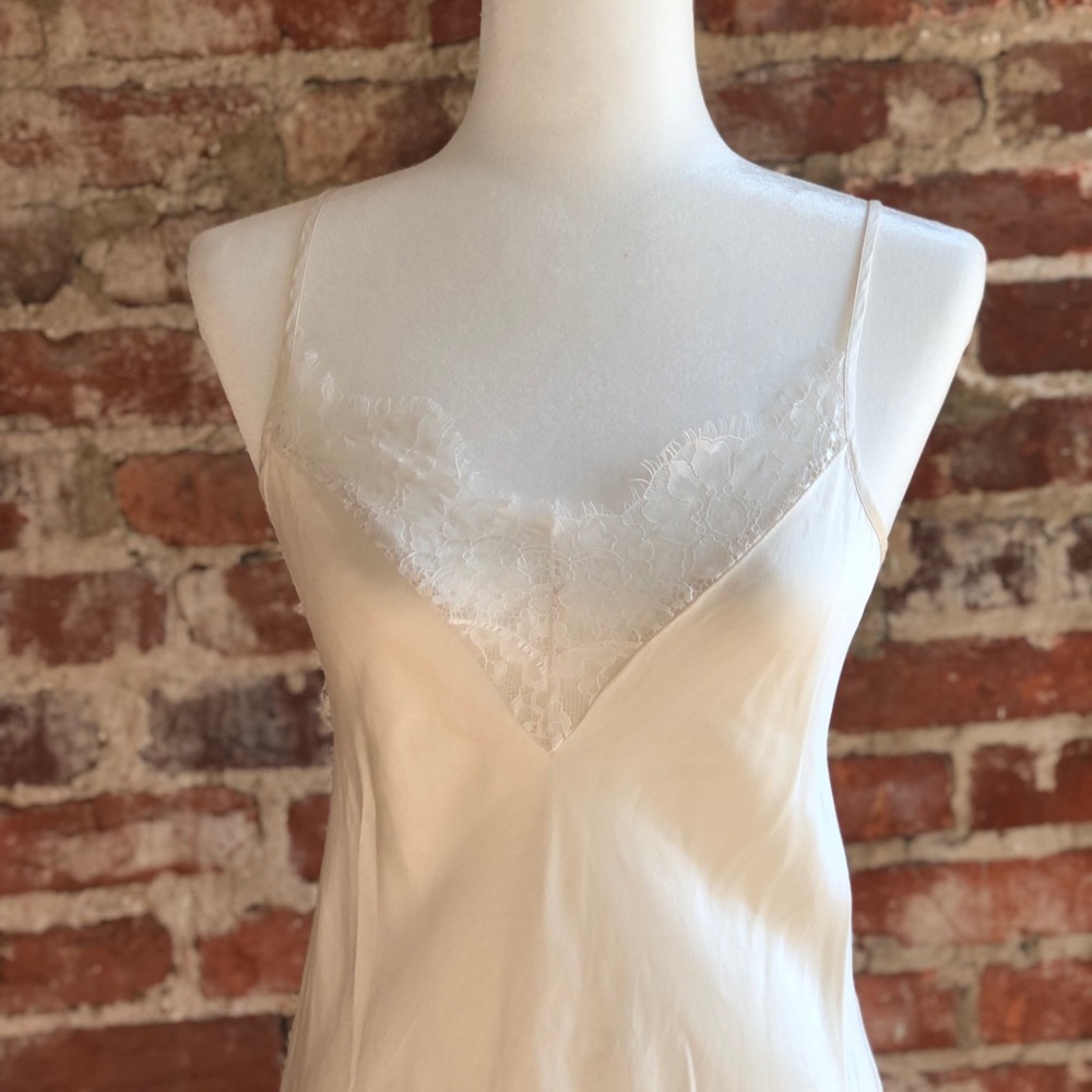 Ginia silk off white slip - perfect condition, beautiful lace. 100% silk.
